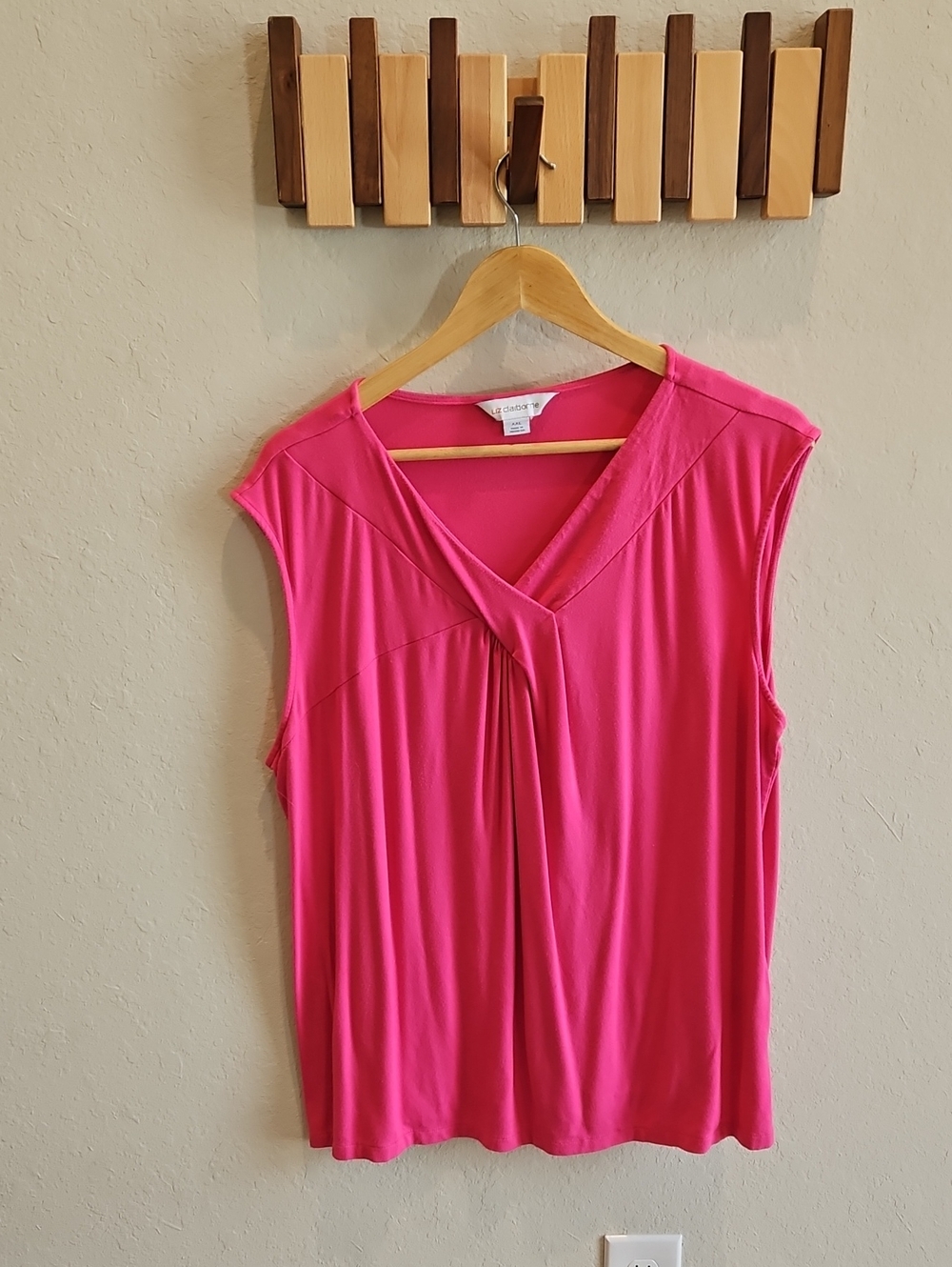 Liz Claiborne Bright Pink V-Neck Sleeveless Top
